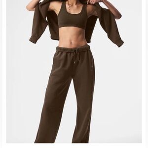 ALO yoga accolade straight leg sweatpant-size xs